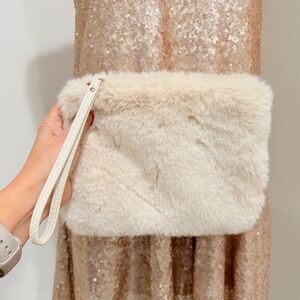 E|N Expressions NYC Off-White Faux Fur Large Wristlet Purse Clutch